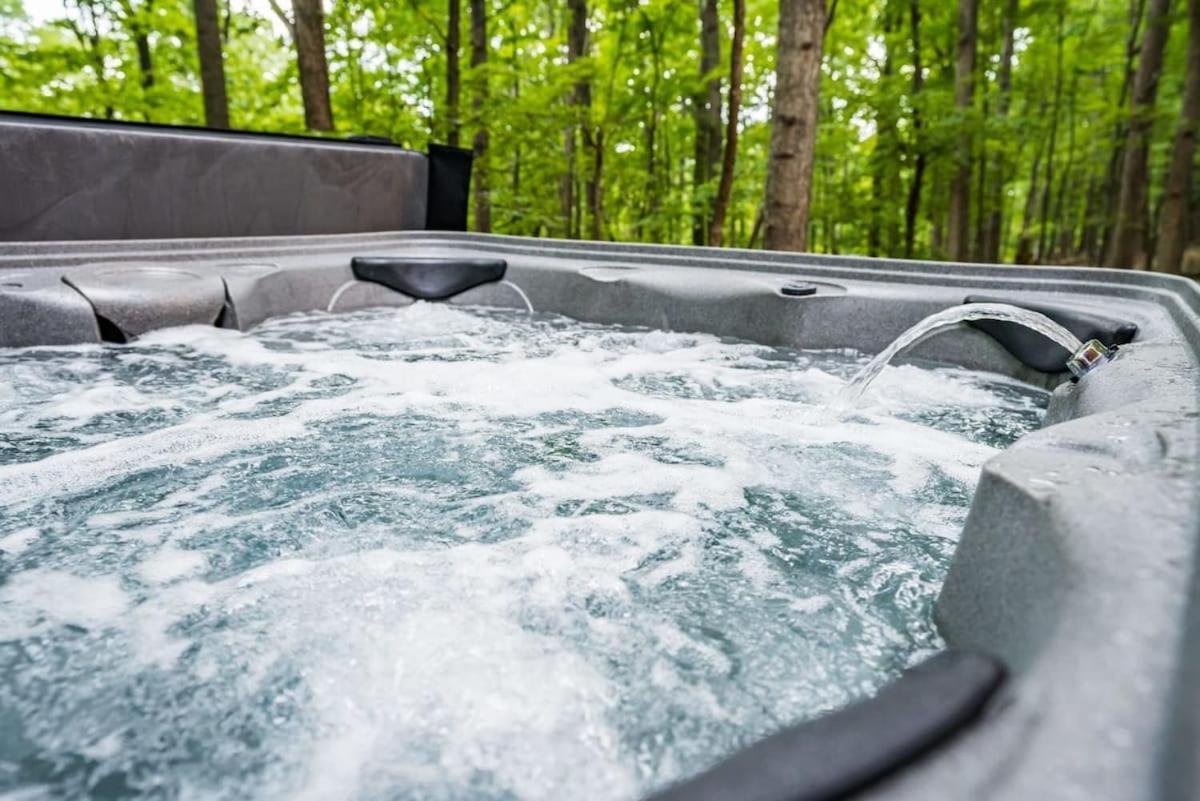 Huge Cabin W Hot Tub, Deck, Grill, Fire Pit, Wifi Berkeley Springs Exterior photo